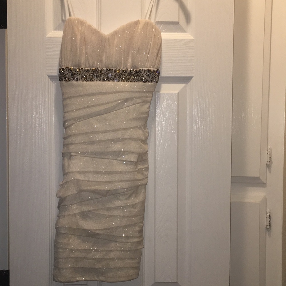 Gorgeous Creamy Dress with gems in the middle😍